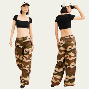 NWT Good American Camouflage Cargo Pants sz Small Streetwear Uniform Forest Camo